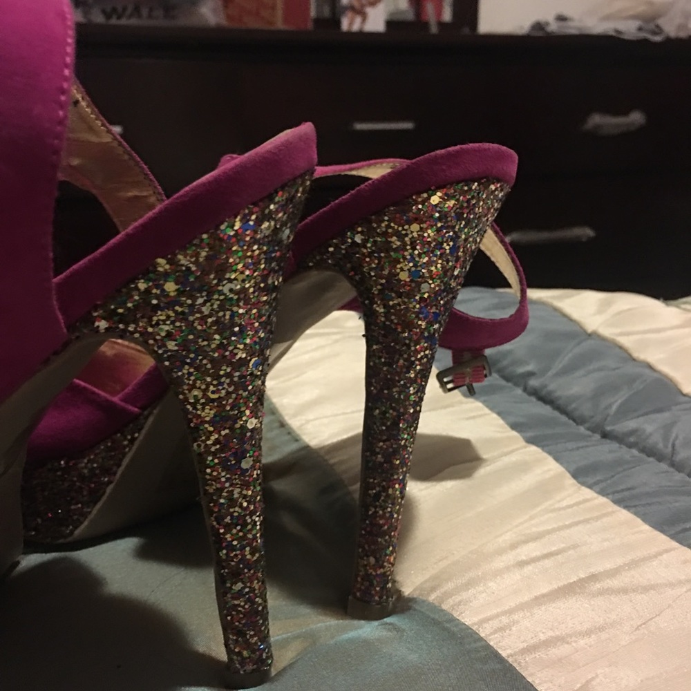 Heels - Picture 4 of 7